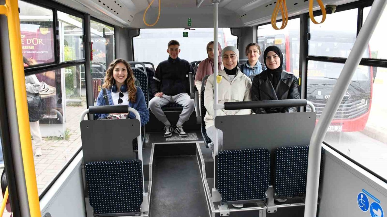 Büyükşehirden öğrencileri sevindiren ulaşım hizmeti
