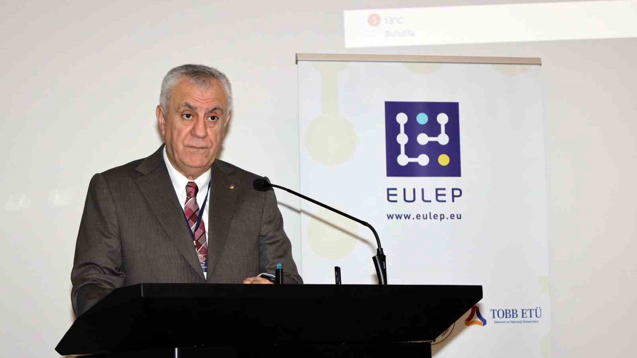 Adana’da mesleki eğitim konferansı
