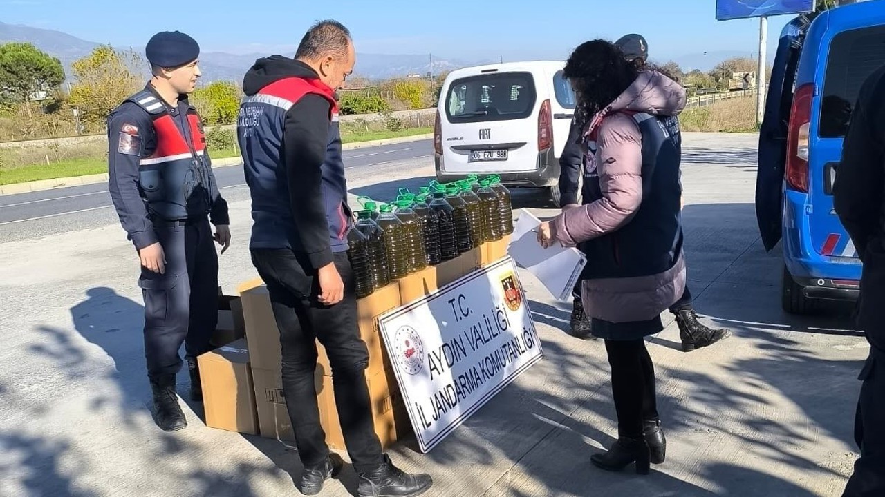 Otobüs bagajından 400 litre kaçak yağ çıktı
