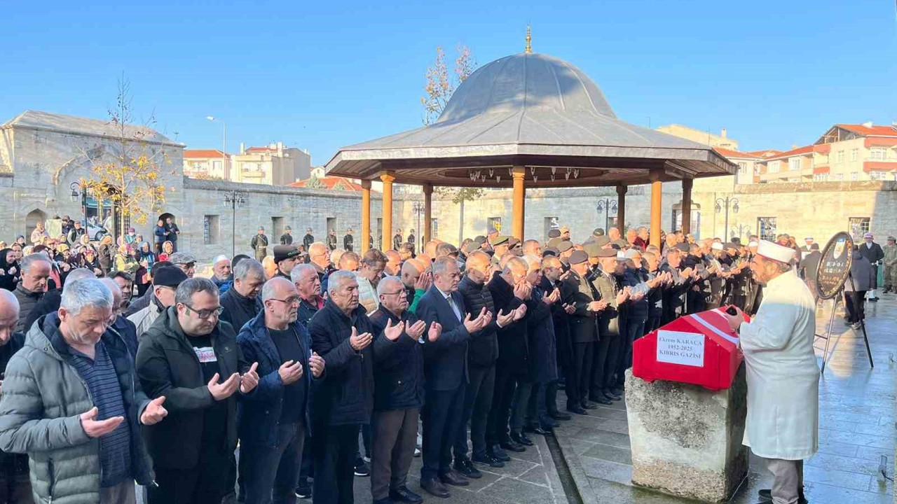 Kıbrıs Gazisi Ekrem Karaca, Babaeski’de son yolculuğuna uğurlandı
