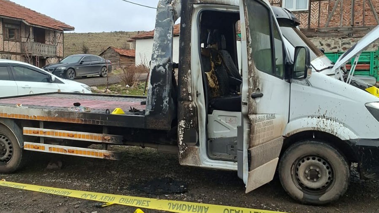 Ankara’da 4 araç kundaklandı: O anlar kamerada
