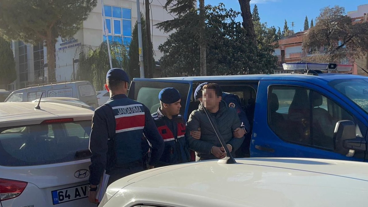 Çarptığı üç yayanın ölümüne neden olan sürücü tutuklandı
