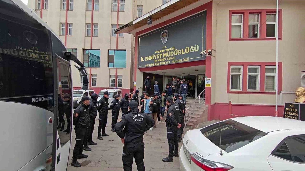 Erzurum polisinden düzensiz göçmenlere geçit yok
