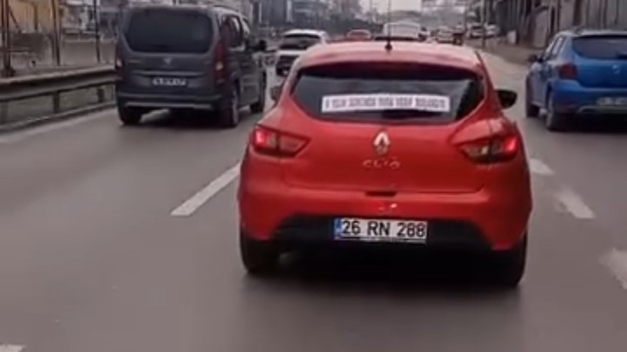 Boşanmayı düğün gibi kutladı: Bursa’da ilginç otomobil süslemesi güldürdü
