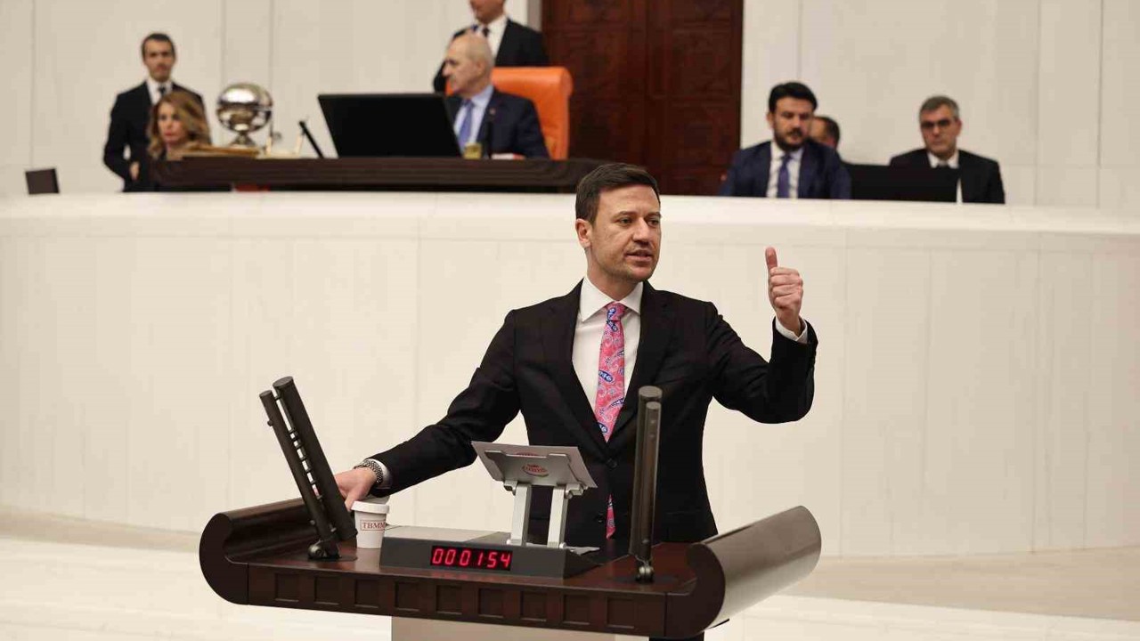 AK Partili Baykoç’tan Beşikçioğlu’na eleştiri: "Film çekmekten, dizi çekmekten boş zamanı yok"
