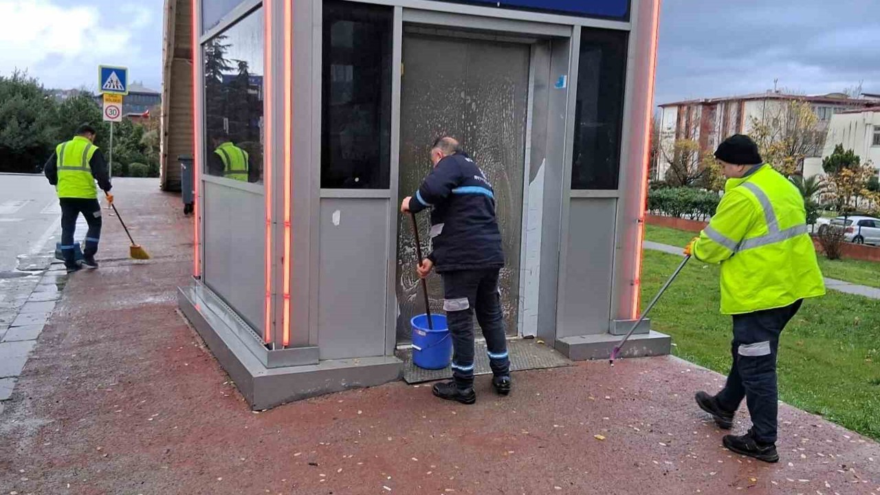 Üst geçit asansörlerinde periyodik temizlik
