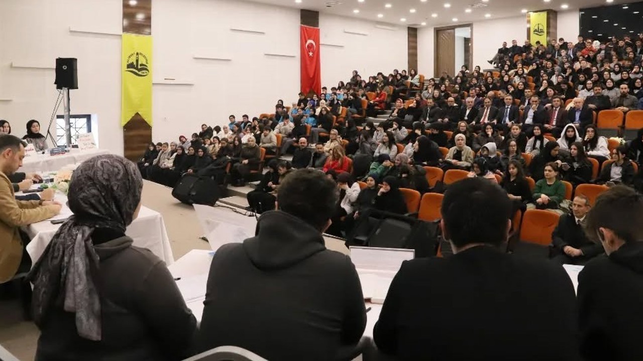 Bayburt’ta ‘Liseler Arası Münazara Yarışması’ düzenlendi

