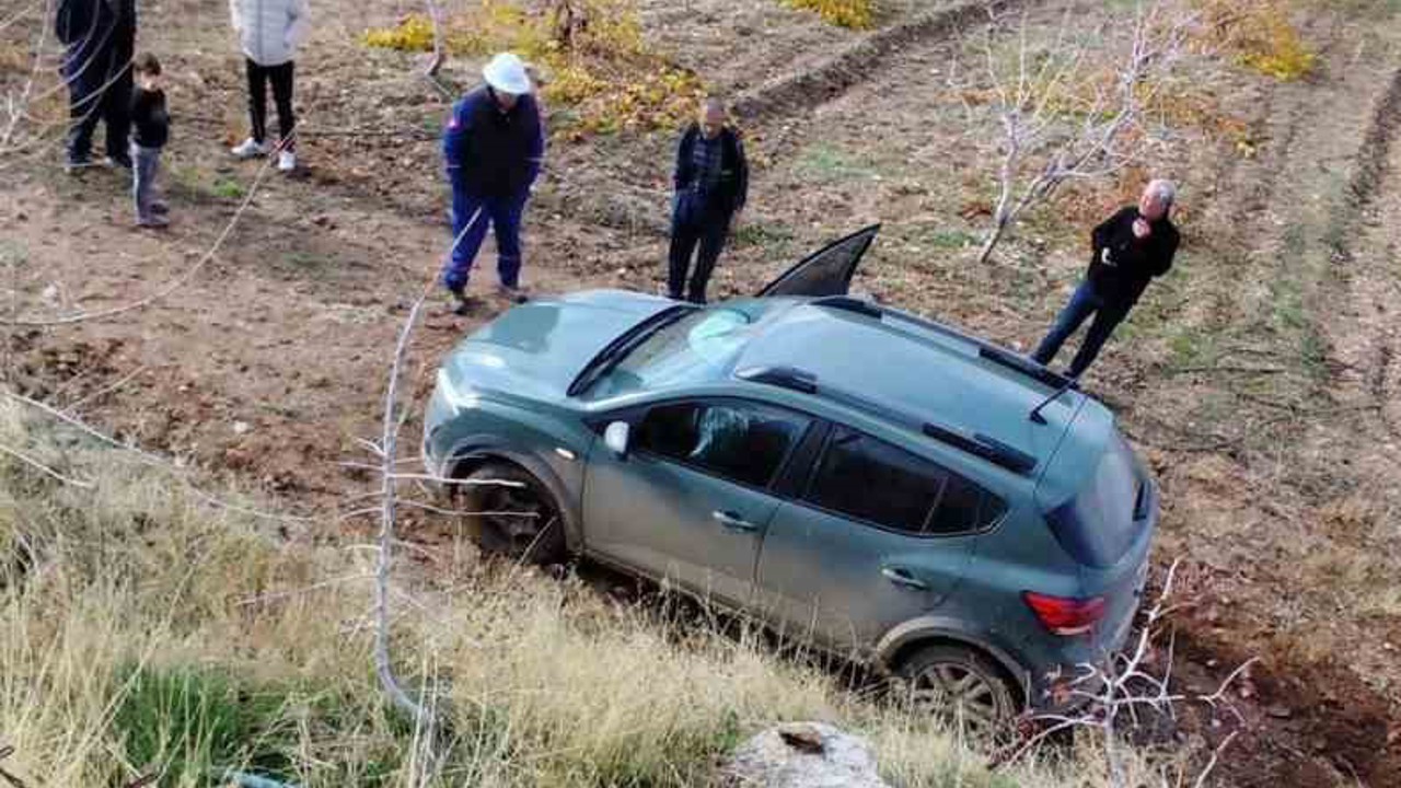 Kurtalan’da SUV tipi araç devrildi, yolcular yara almadan kurtuldu
