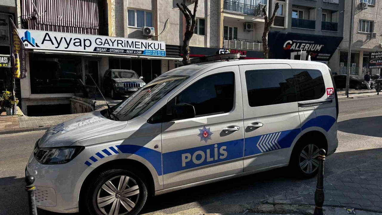 Apartmanın çatısından düşen genç hayatını kaybetti
