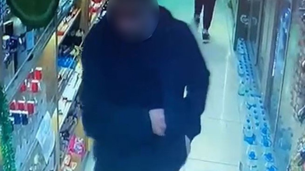 Marketten alkollü içecek çalan şahıs kameraya yakalandı
