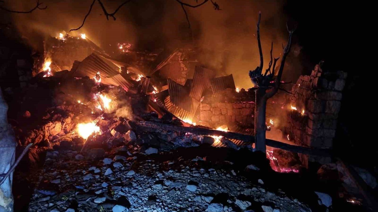 Ev yandı, alzheimer hastası yaşlı kadın aranıyor
