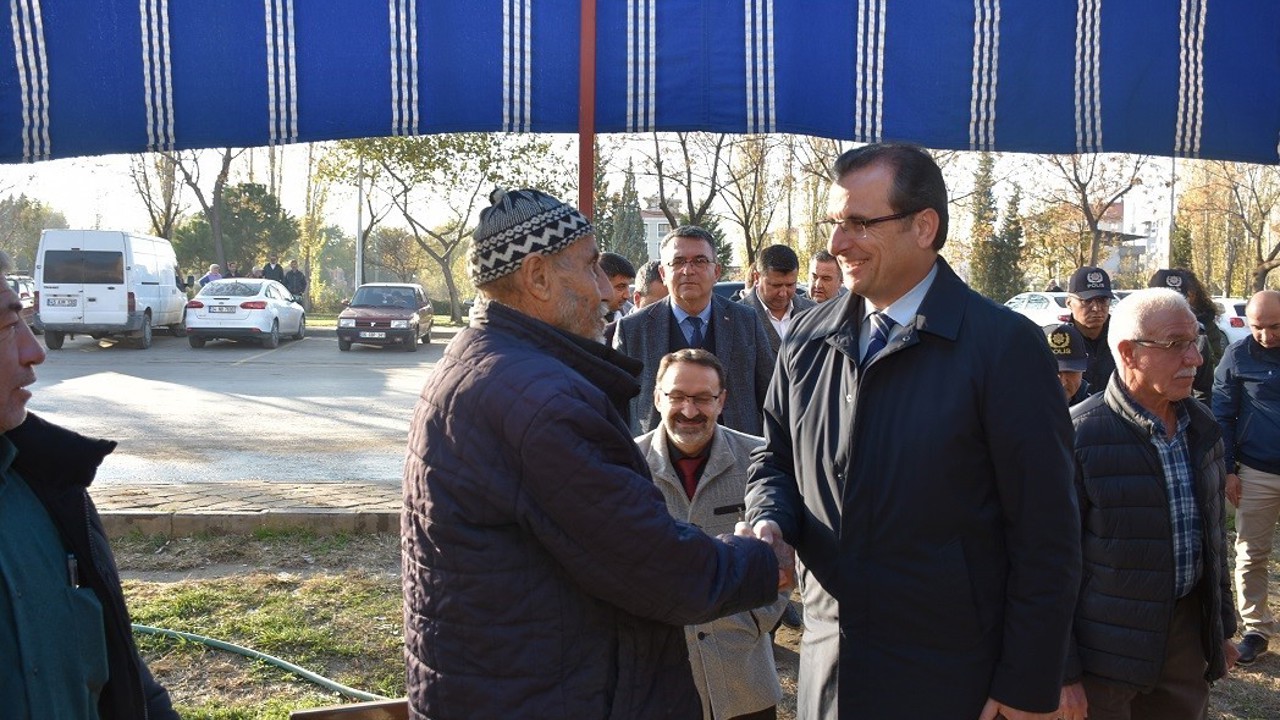 Salihli Kaymakamı Güldoğan Sarıpınar’da sorunları dinledi
