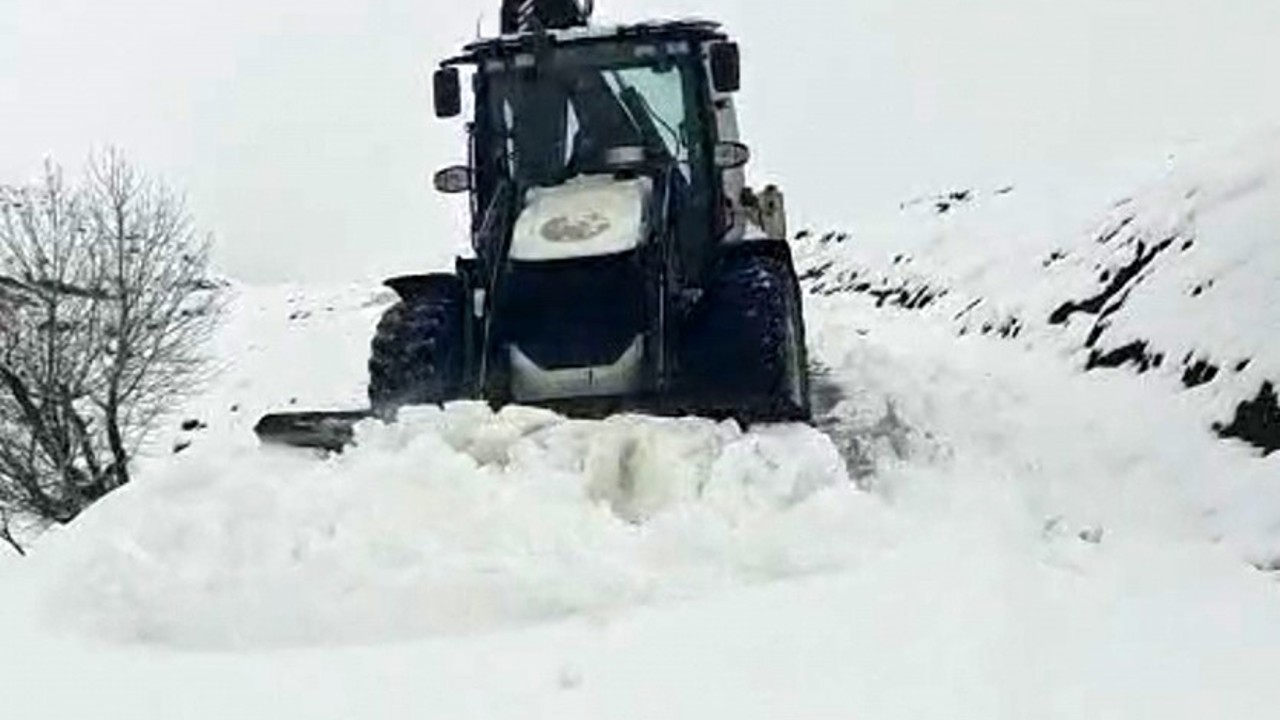 Muş’ta kar ve tipi nedeniyle kapanan 26 yerleşim yeri ulaşıma açıldı
