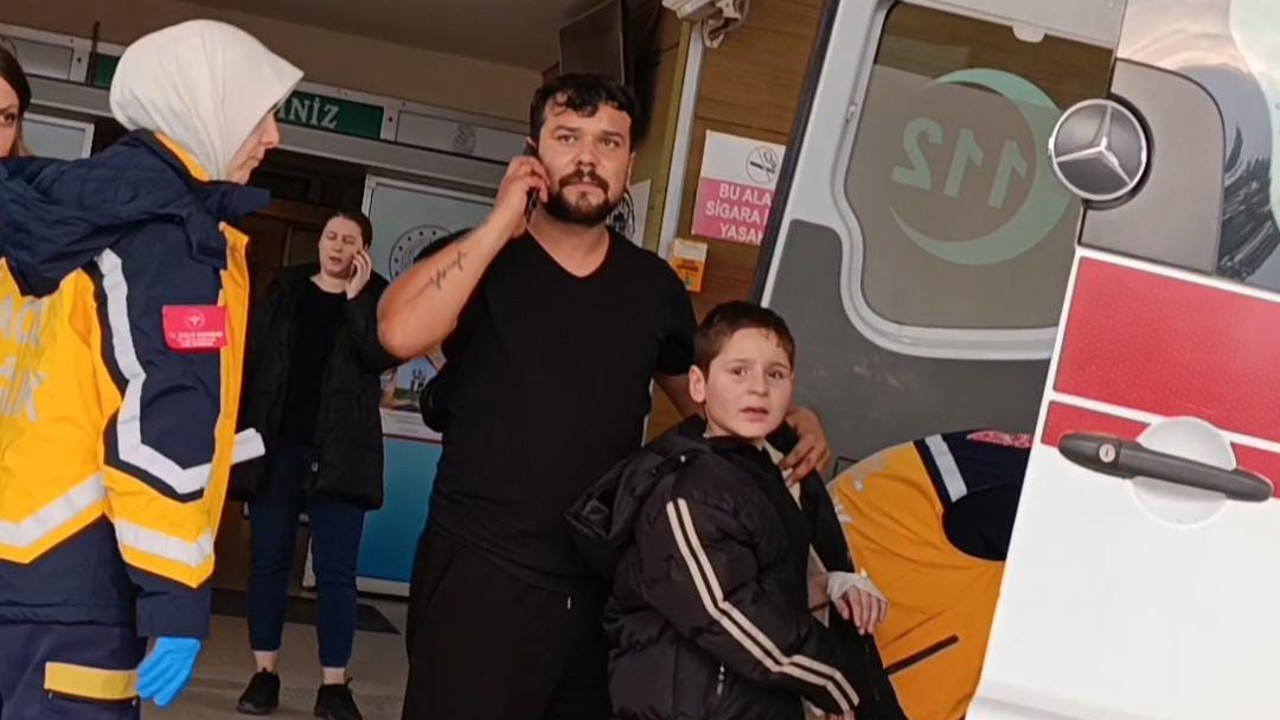 Bursa’da nacakla oynayan çocuğun parmağı kopma noktasına geldi
