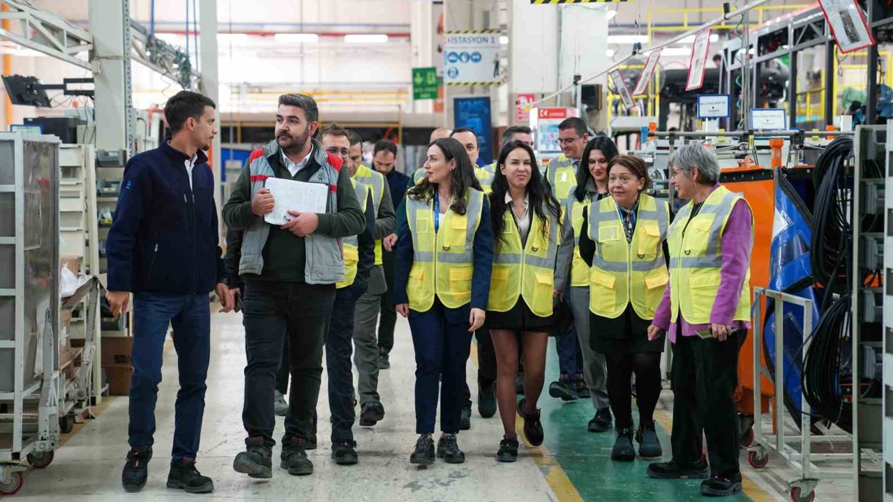 Karsan’dan meslek liselerindeki kız öğrencileri iş hayatına hazırlayacak hamle
