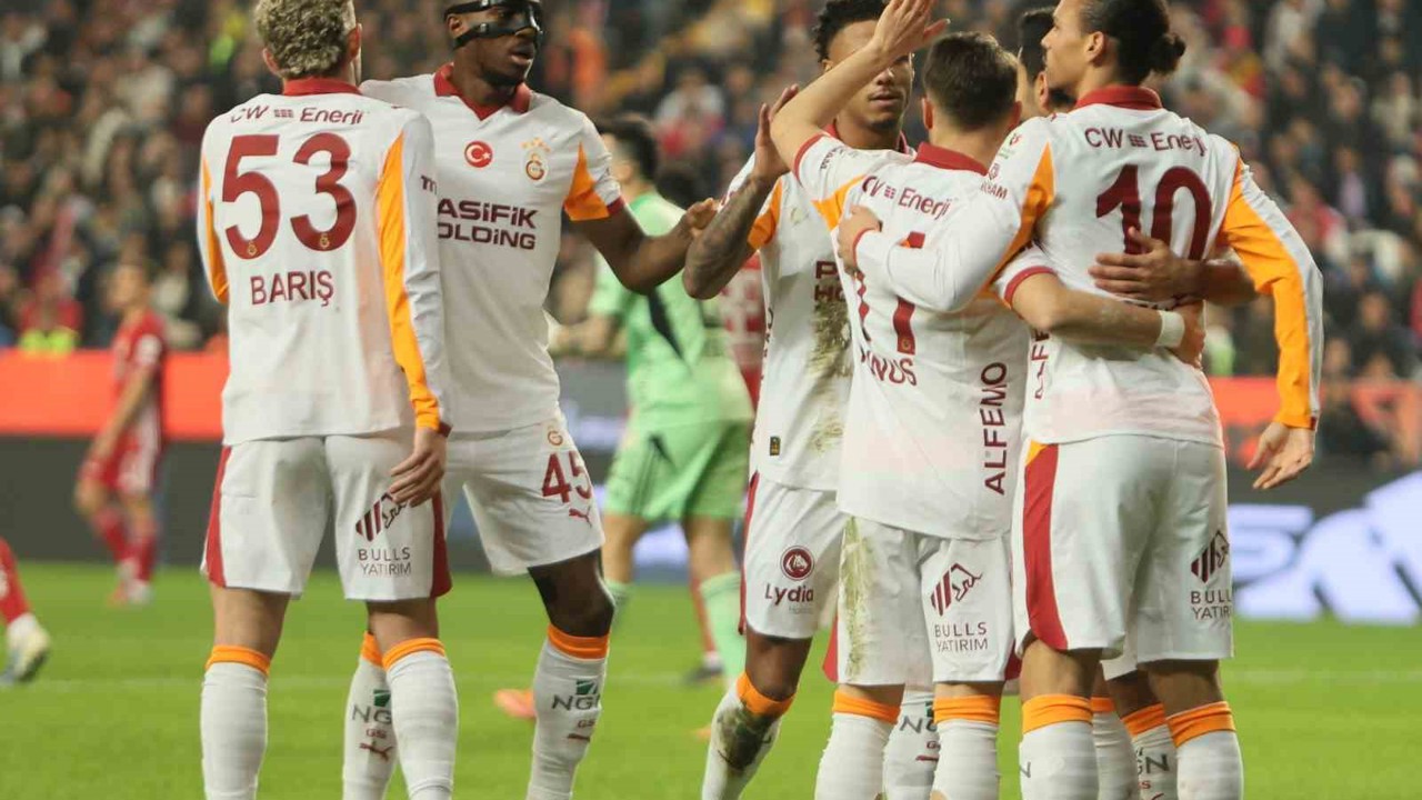 Galatasaray, ligde deplasmanda 2 maç sonra kazandı
