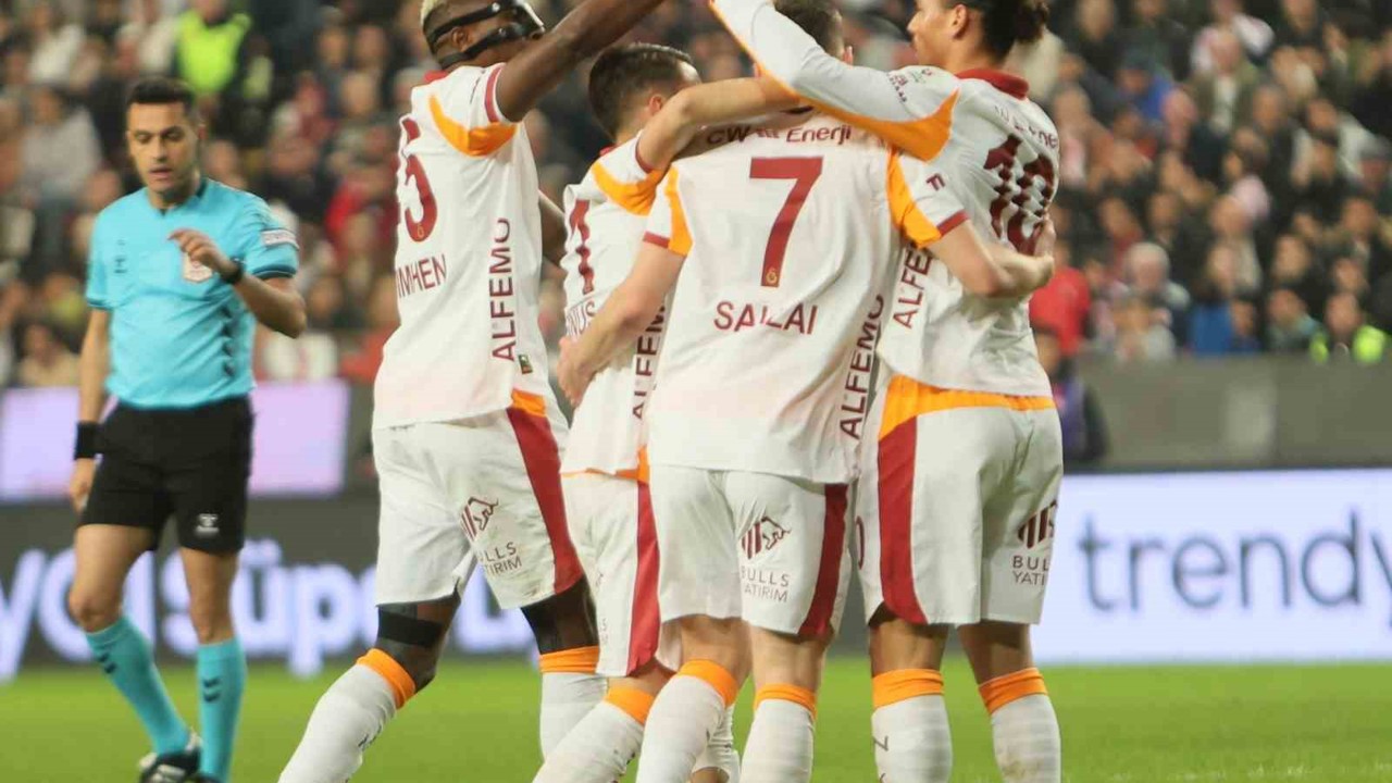 Galatasaray, Antalyaspor’a karşı yenilmezlik serisini 19 maça çıkardı

