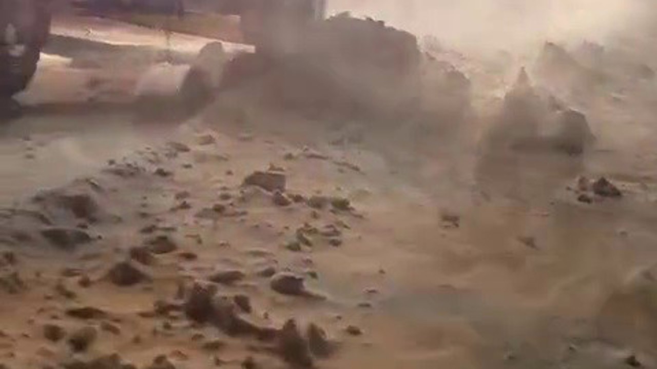 Palandöken geçidinde kar ve tipi nedeniyle mahsur kaldılar
