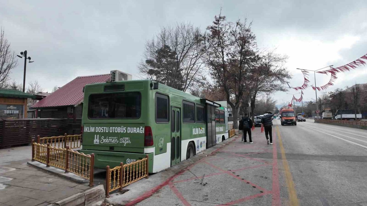 Erzurum’daki "Geri Dönüşüm Temalı Otobüs Durağı" projesi ilgi odağı
