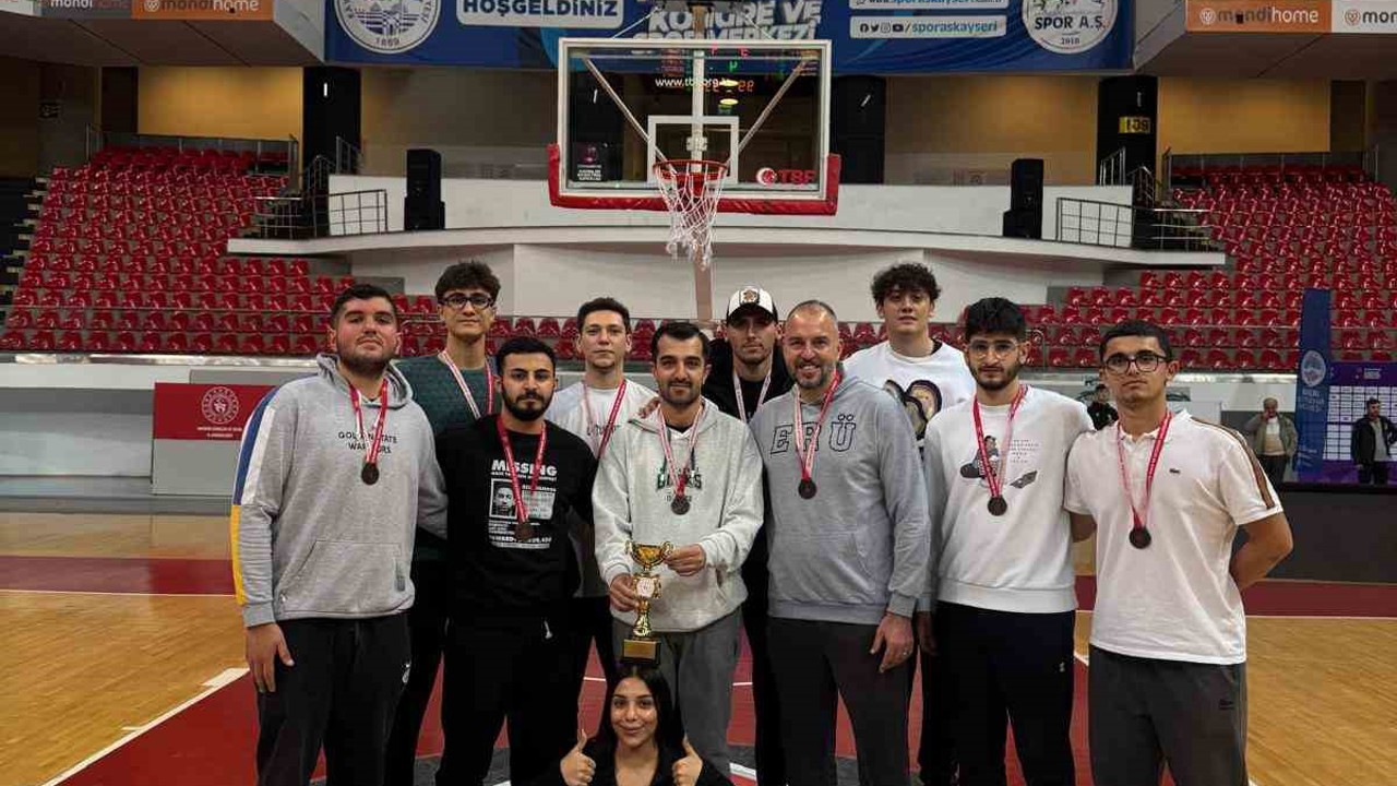 Hasketbol SK’da 15 maçta 32 oyuncu forma giydi
