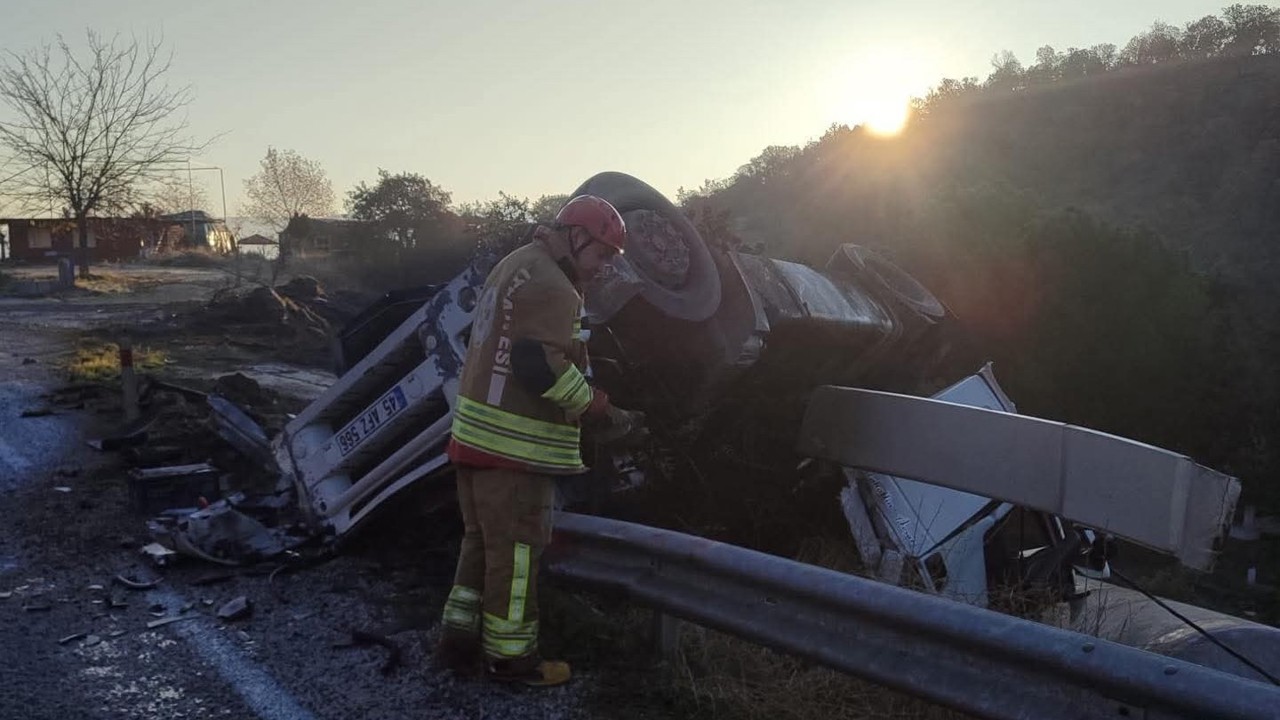 Tır kontrolden çıktı: 1 yaralı
