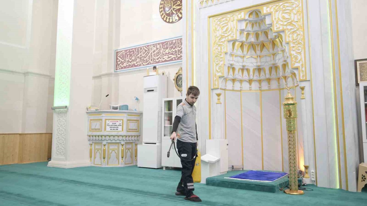 Esenyurt Belediyesi camilerde hijyen ve bakım hizmetlerini yeniledi
