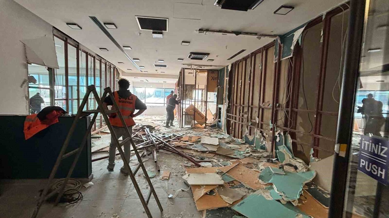 Şişli’de kaçak yapılar tek tek yıkılıyor
