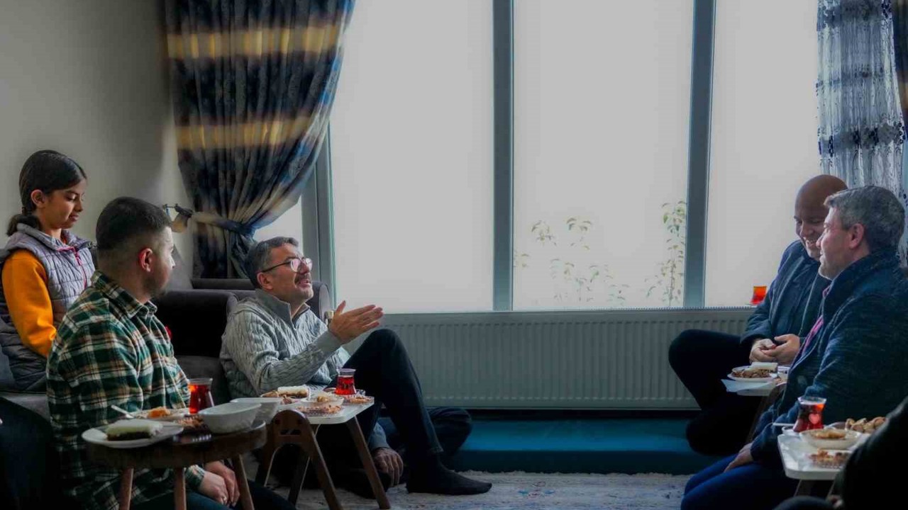 Vali Ali Çelik’ten Şehit Er Halit Tatlı’nın ailesine ziyaret
