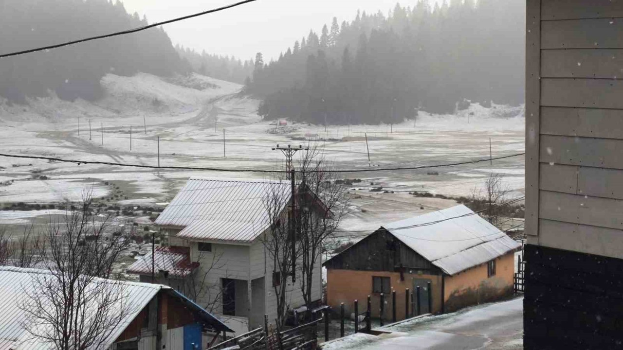 Çiğdem Yaylası beyaza büründü
