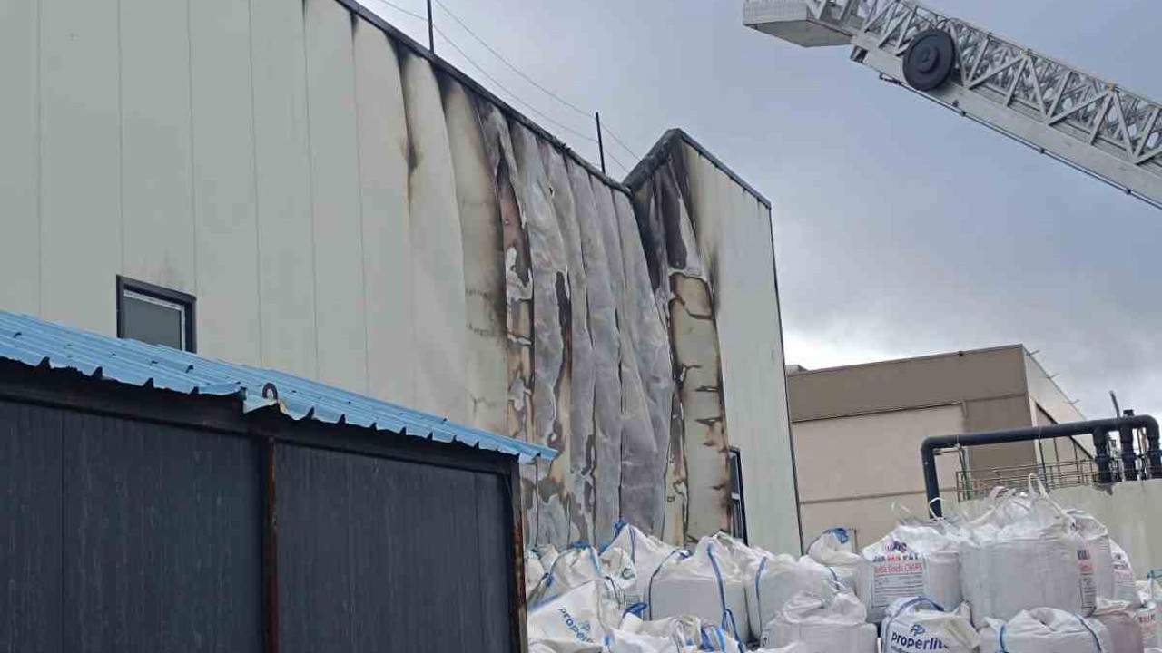 Bolu’da fabrika yangını büyümeden söndürüldü
