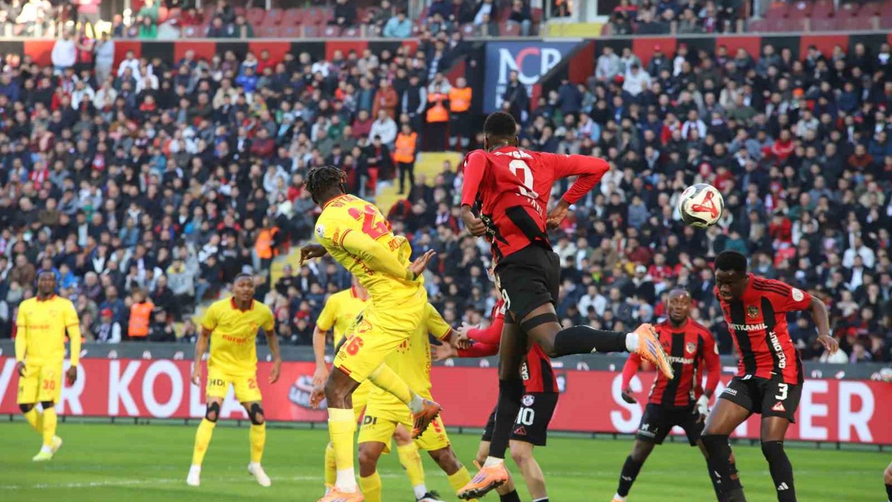 Trendyol Süper Lig: Gaziantep FK: 0 - Göztepe: 0 (İlk yarı)
