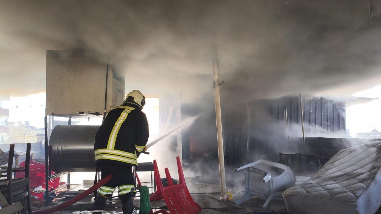 Kırıkhan’da evin çatı katı alevlere teslim oldu
