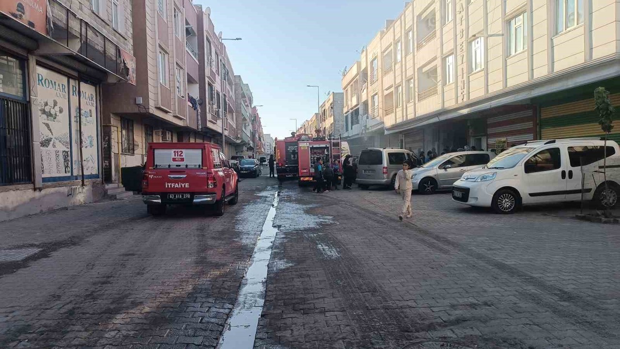 Tutuşan talaş iş yerini yaktı
