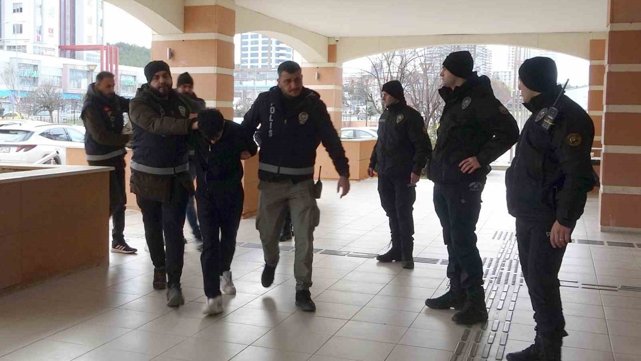 Cinayetle sonuçlanan bıçaklı kavganın zanlıları adliyeye sevk edildi
