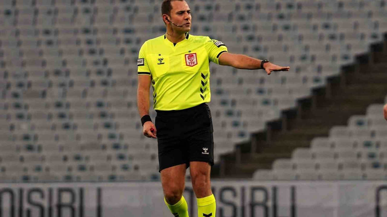 Trendyol Süper Lig: Fatih Karagümrük: 0 - Kocaelispor: 0 (İlk yarı)
