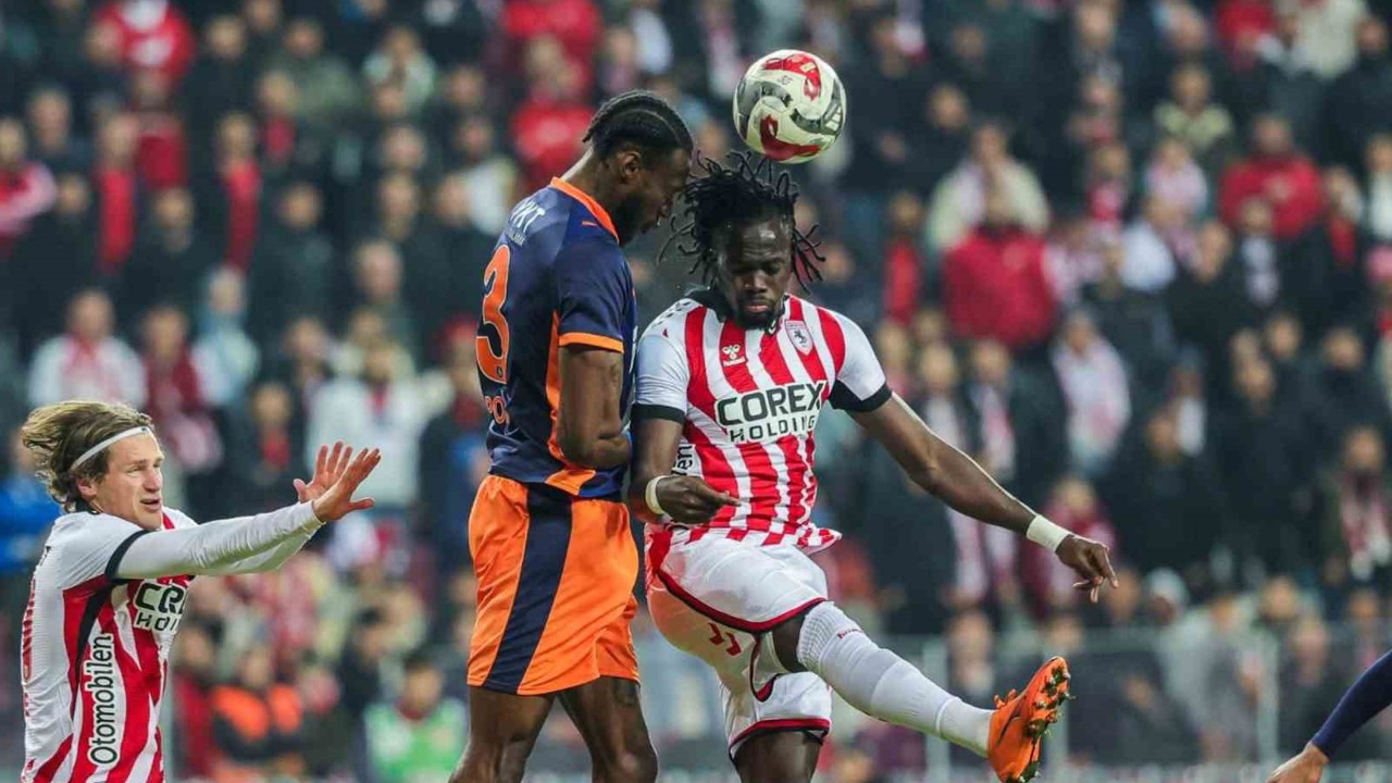 Trendyol Süper Lig: Samsunspor: 0 - RAMS Başakşehir: 0 (İlk yarı)
