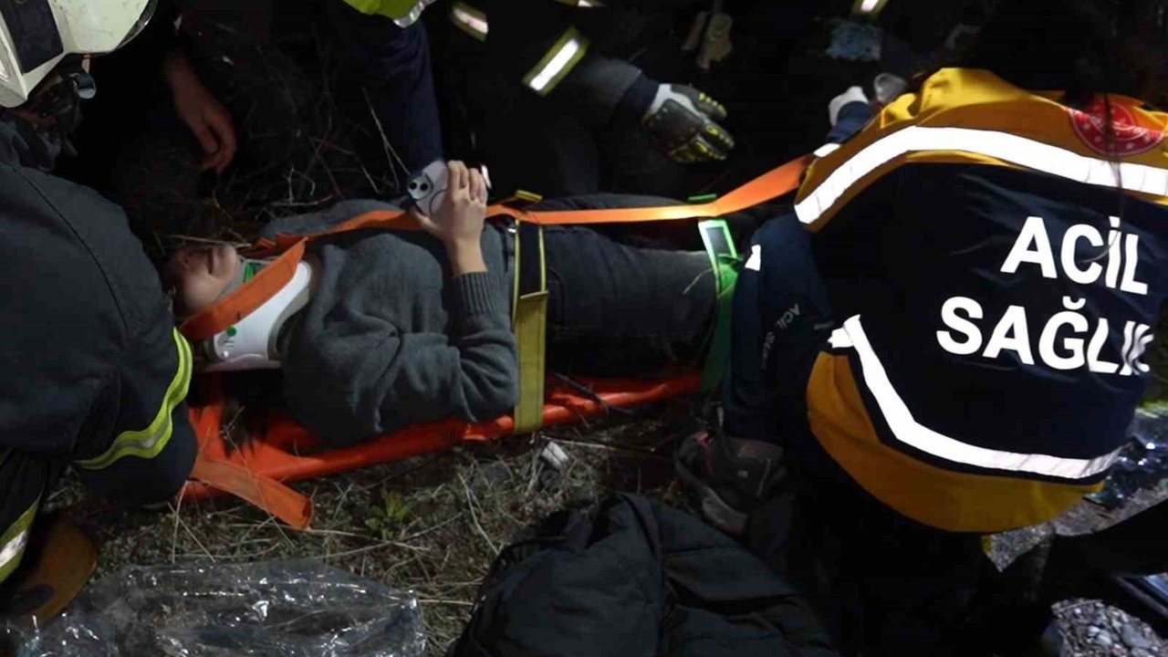 Takla atan otomobil hurdaya döndü: Aynı aileden 3 kişi yaralandı
