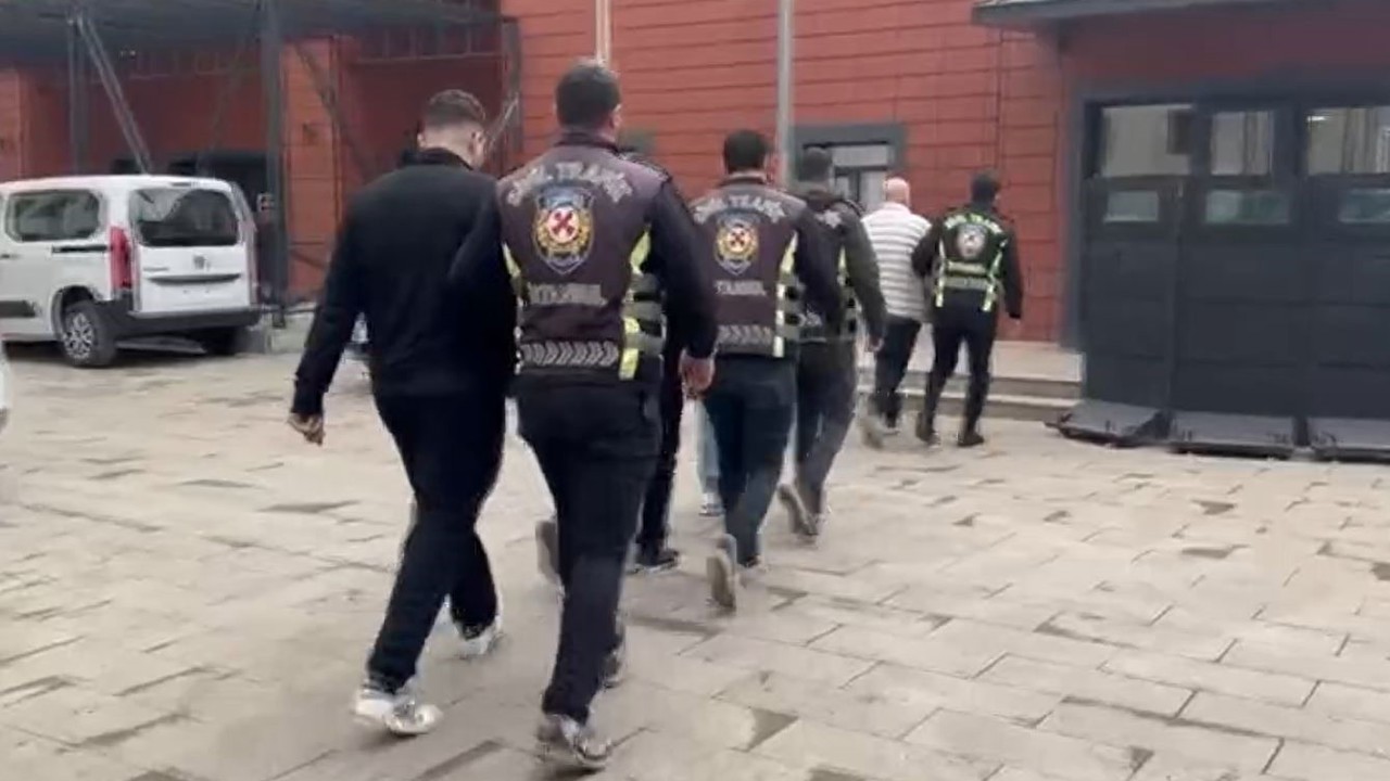 Düğün konvoyunda trafiği tehlikeye atan şahıslara 15 bin 888 TL ceza
