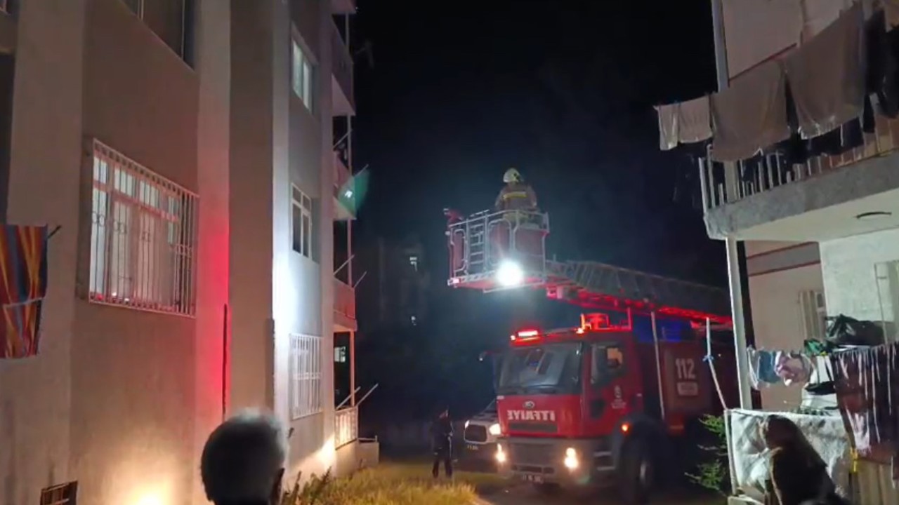 Balkondan düşerek yaralanan yaşlı adam operasyonla kurtarıldı
