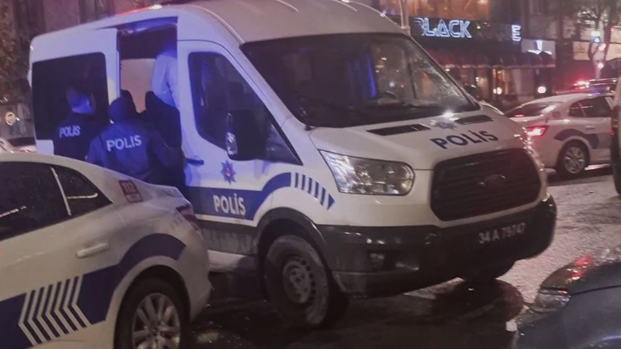 Sultangazi’de iki kişi arasındaki kavgaya aileler dahil oldu: Ortalık savaş alanına döndü
