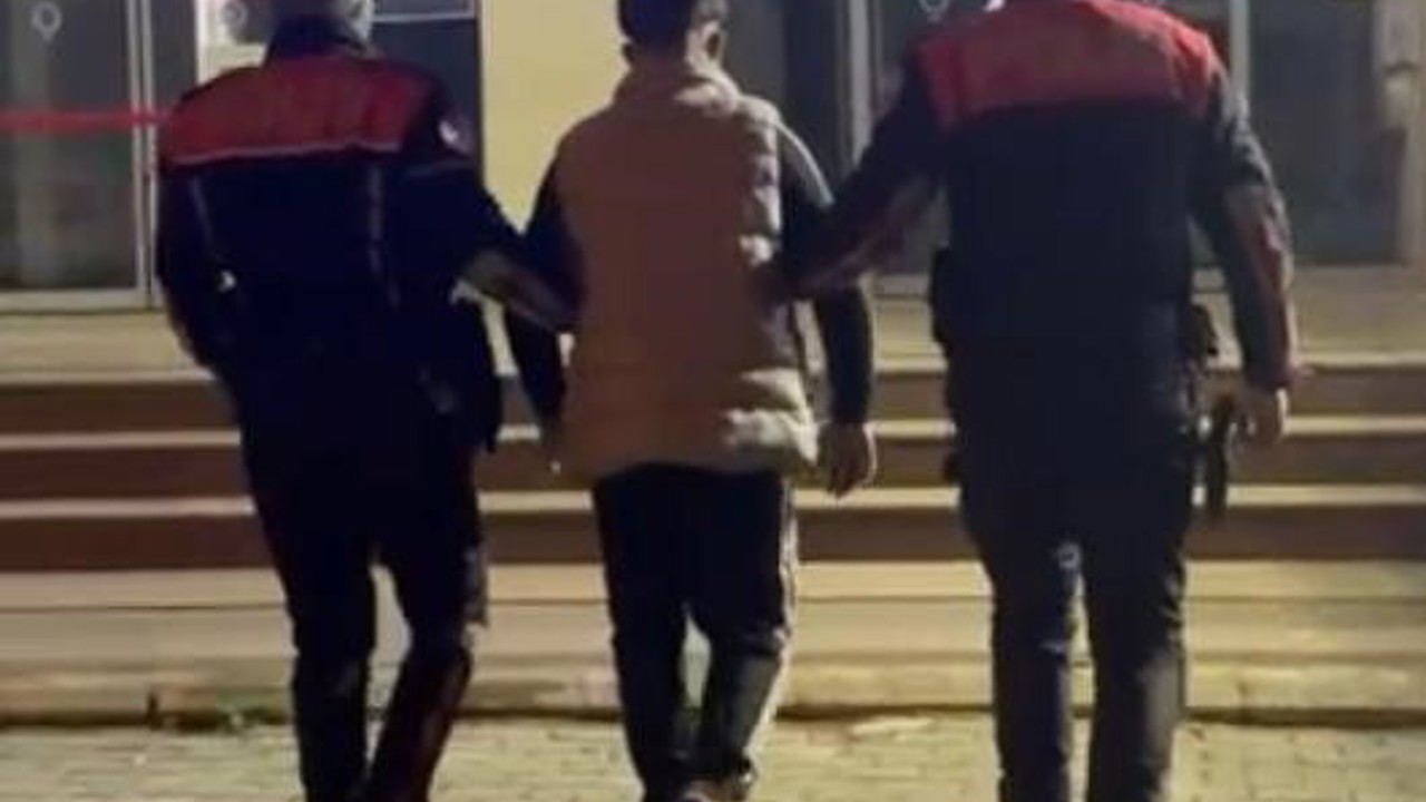 İzmir’de 42 yılla aranan hırsız yakalandı
