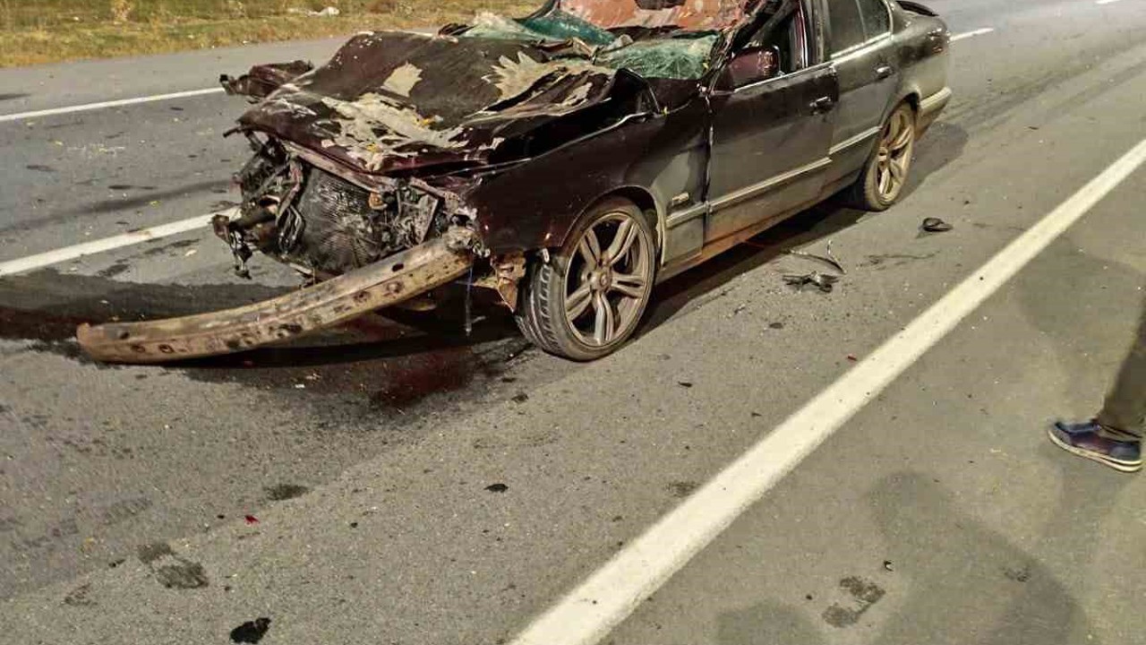 Kazada hurdaya dönen otomobil sürücüsü ağır yaralandı
