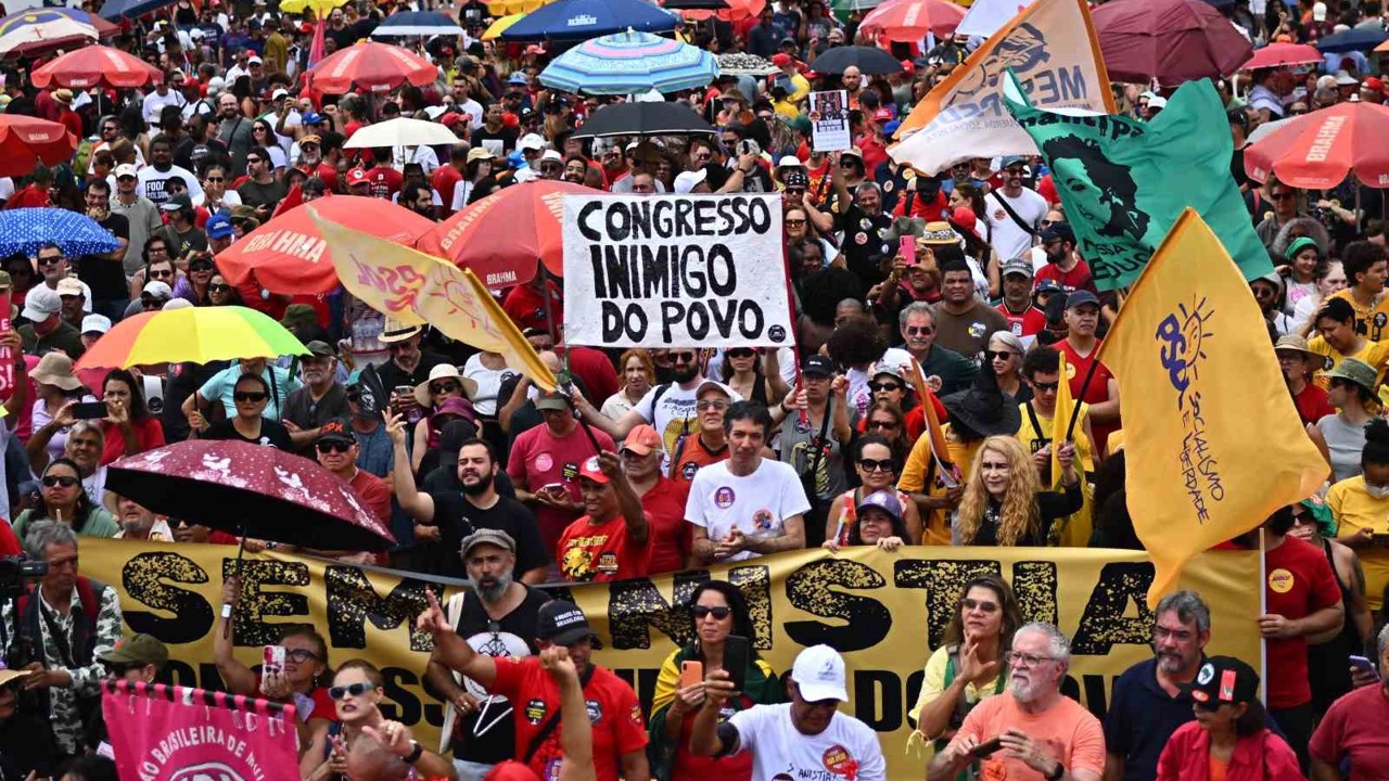 Brezilya’da binlerce kişi Bolsonaro için ceza indirimine karşı sokakta
