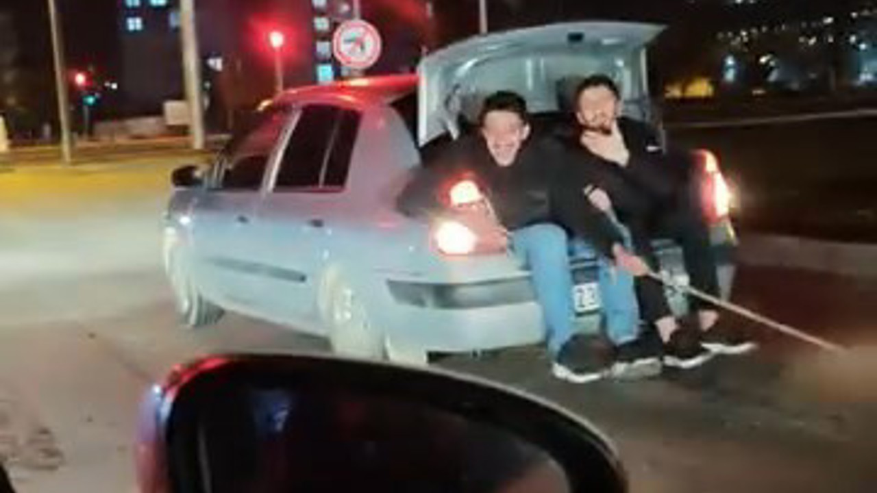 Arızalanan TOFAŞ’ı iple çektiler
