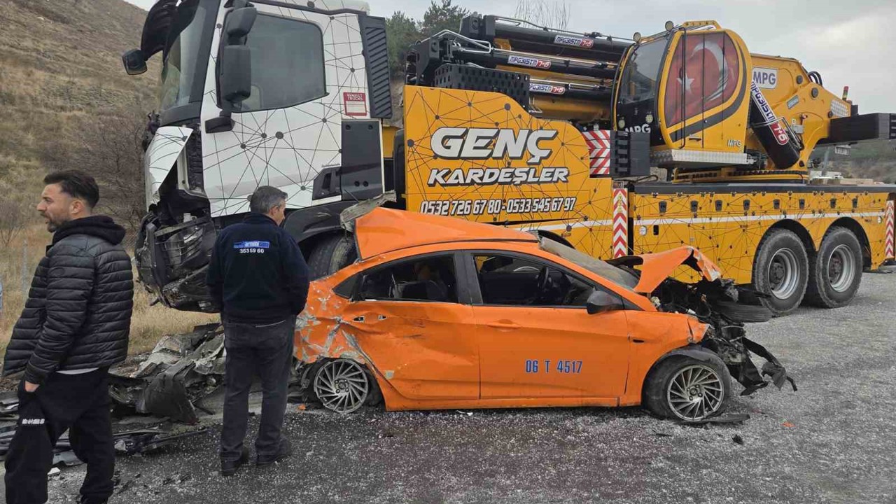 Ankara’da 6 araçlı zincirleme kaza: 5 yaralı
