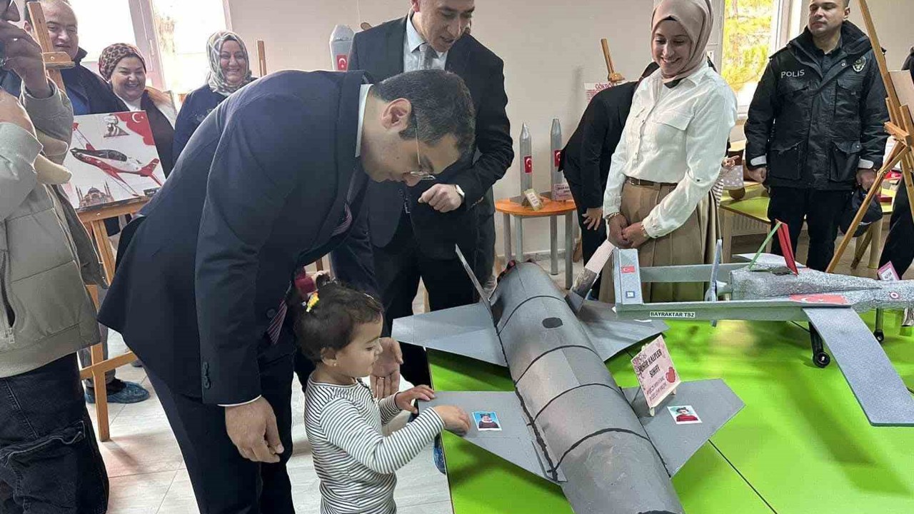 Yerli Malı Haftasında yerli savunma sanayi ürünlerinin maketlerini sergilediler
