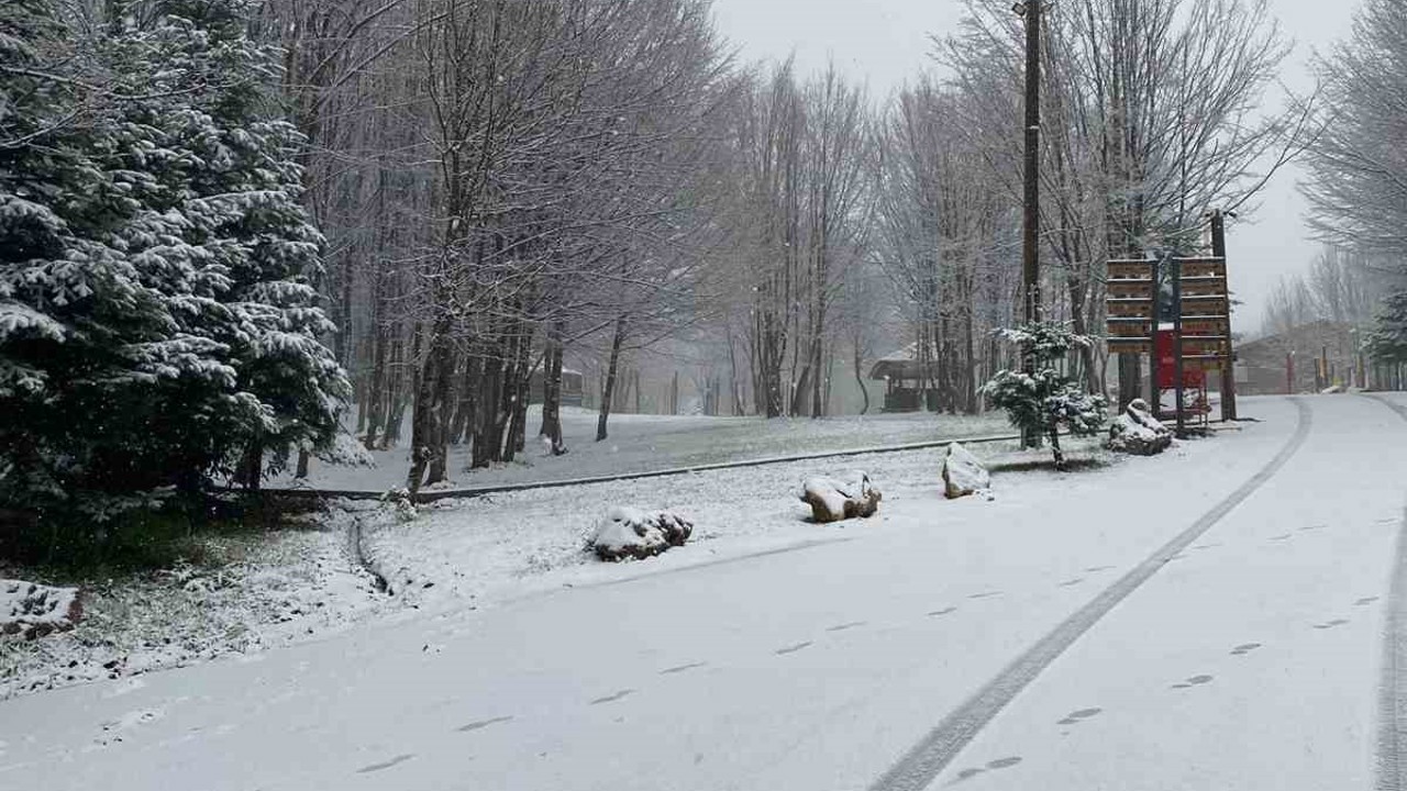 Kartepe’ye lapa lapa kar yağıyor
