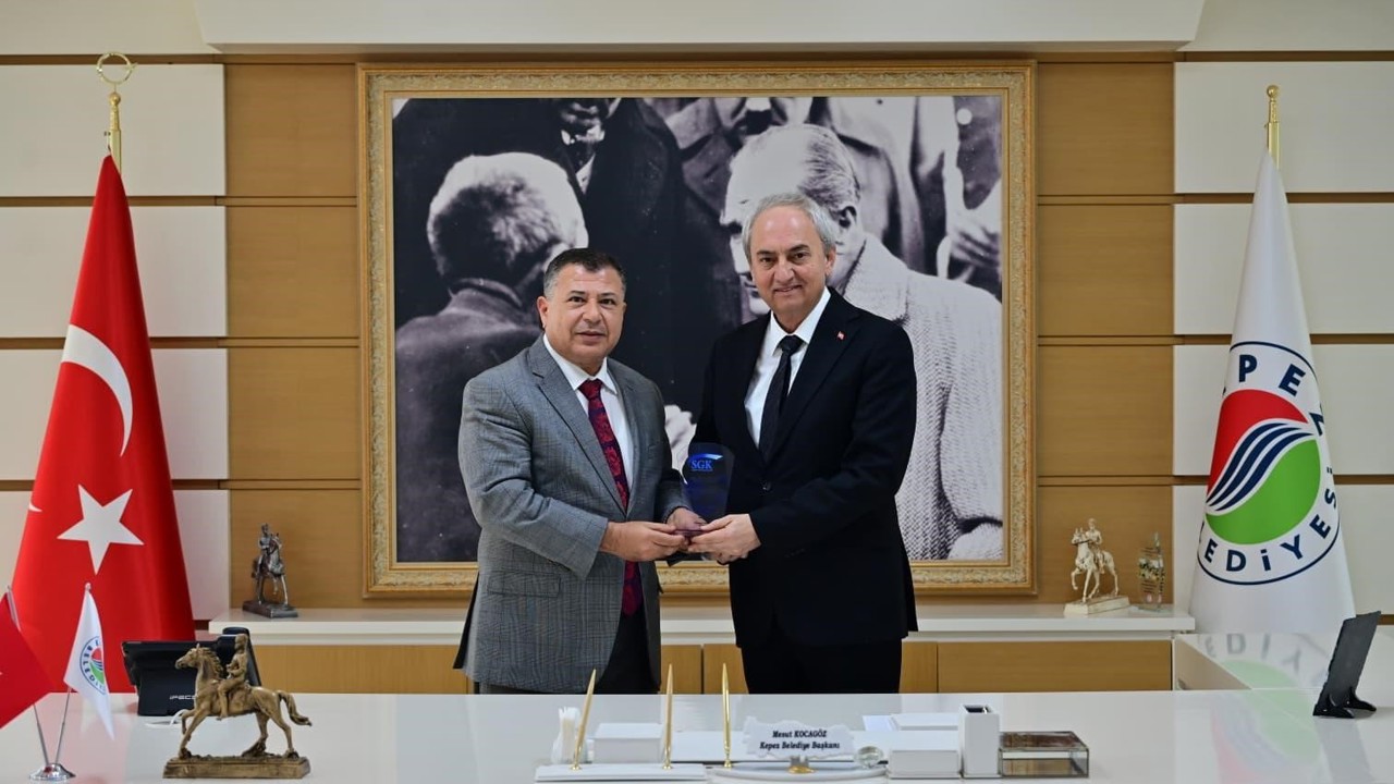 Kepez Belediyesi’ne SGK’dan teşekkür plaketi
