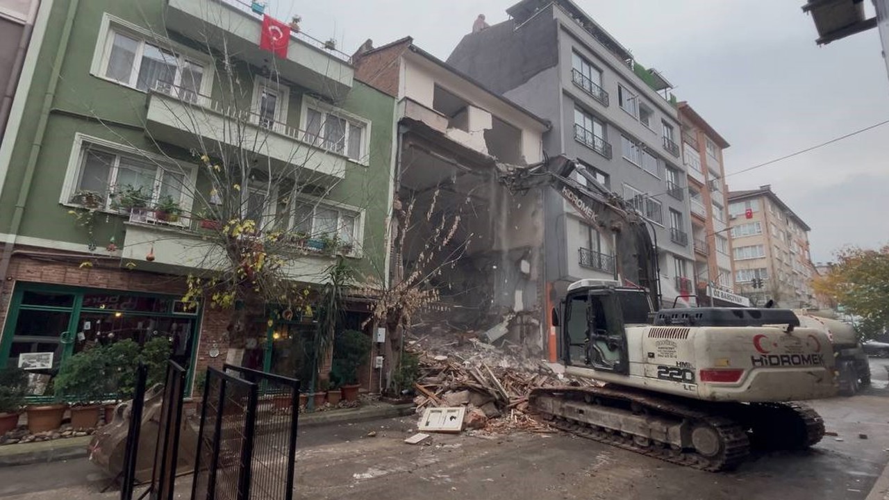 Bursa’da ilginç bir yıkım
