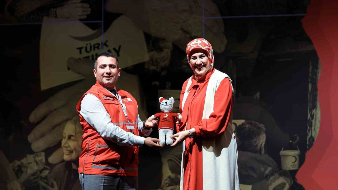 Kızılay Muradiye Şubesi iyilikte Türkiye birincisi oldu
